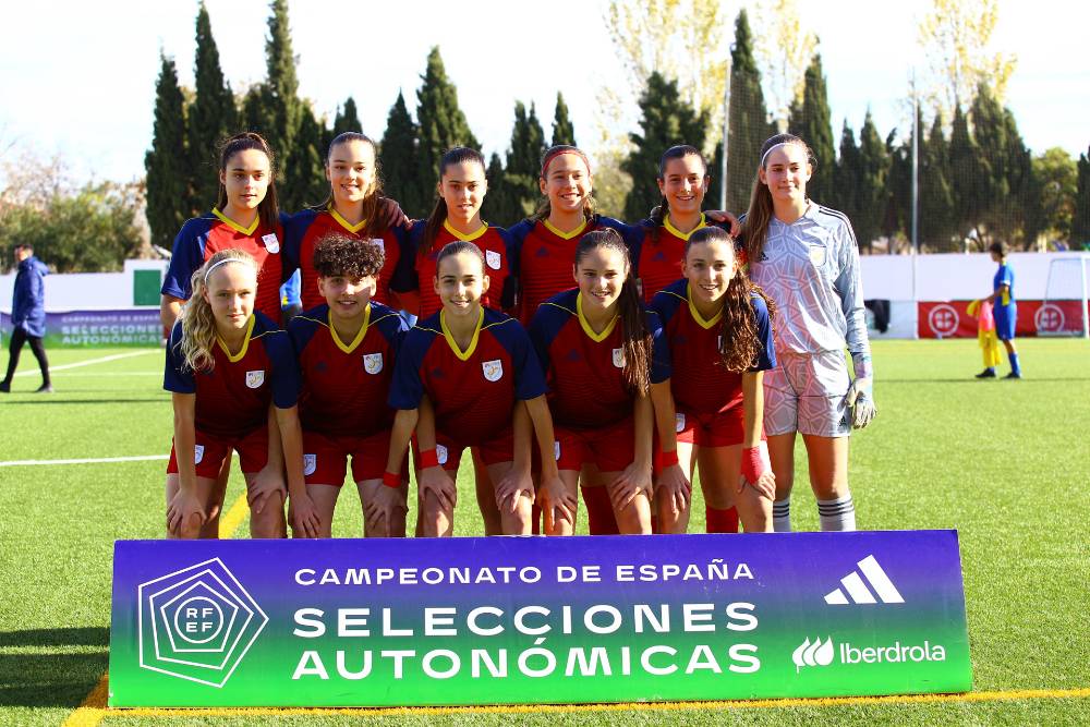 L'equip titular de la selecció Catalana sub16 davant les Illes Canàries