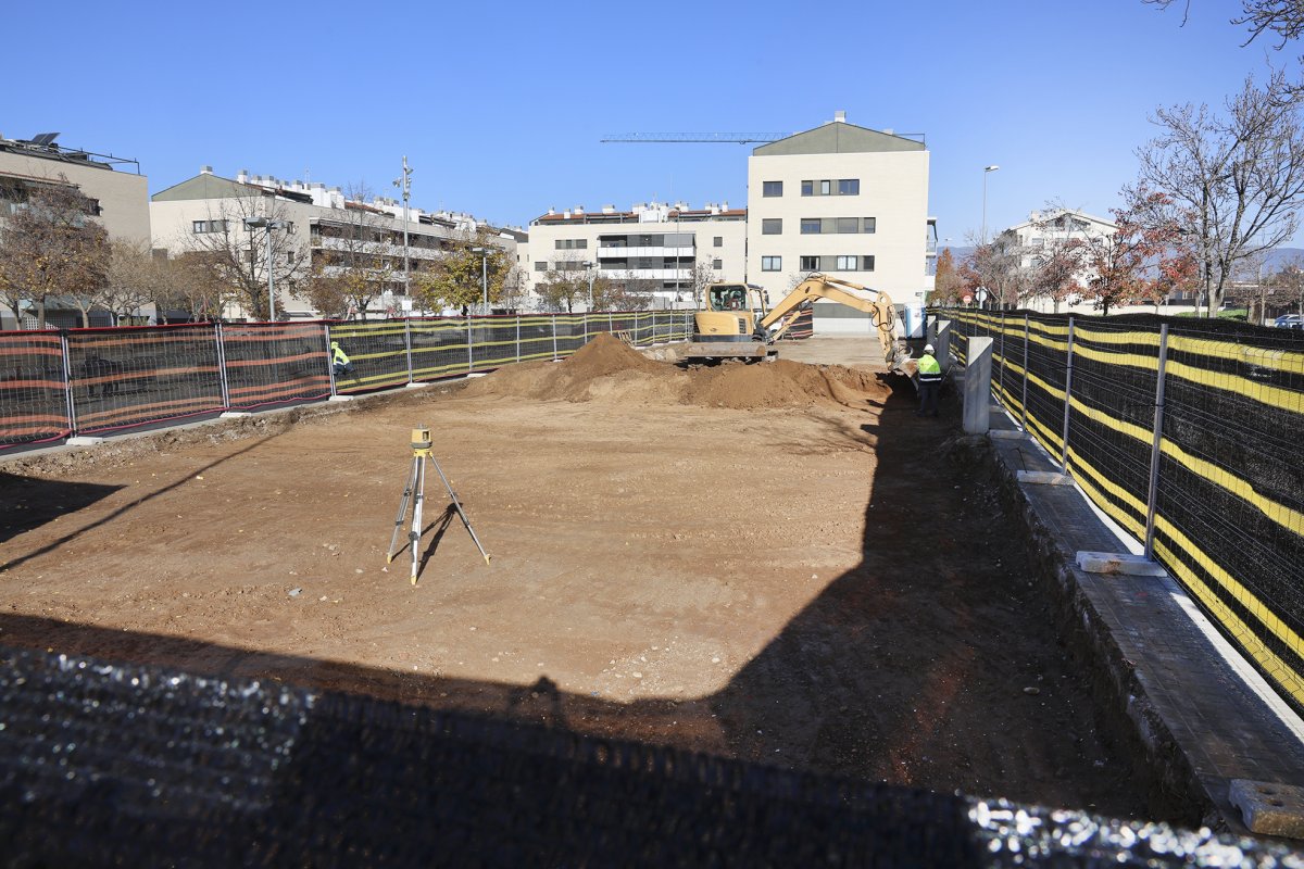 Fa pocs dies que s’han començat a remoure les terres del terreny del carrer Rosselló on s’aixecarà El Cairó