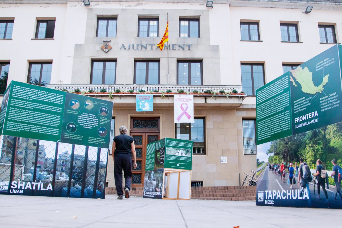 Panells informatius dels projectes de cooperació exposats a la Setmana de la Solidaritat a La Garriga