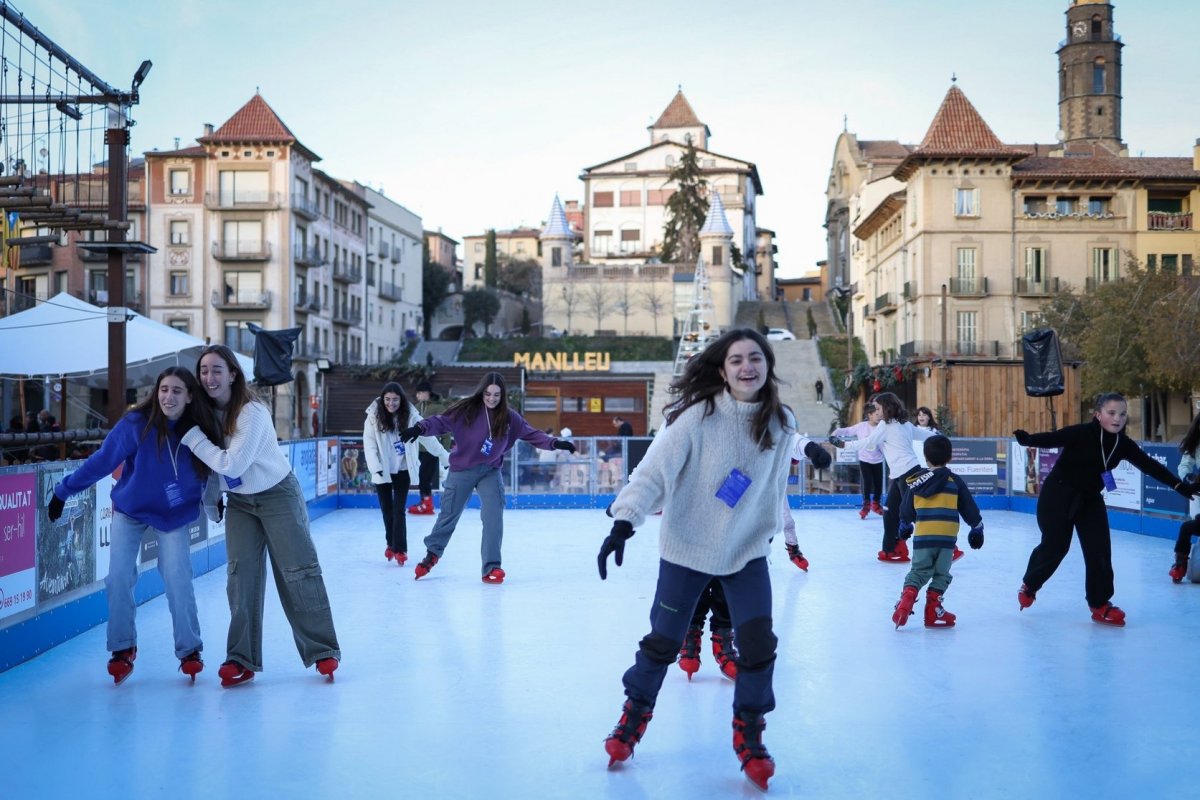 La pista de gel a la plaça Fra Bernadí és un dels atractius del Badanadal