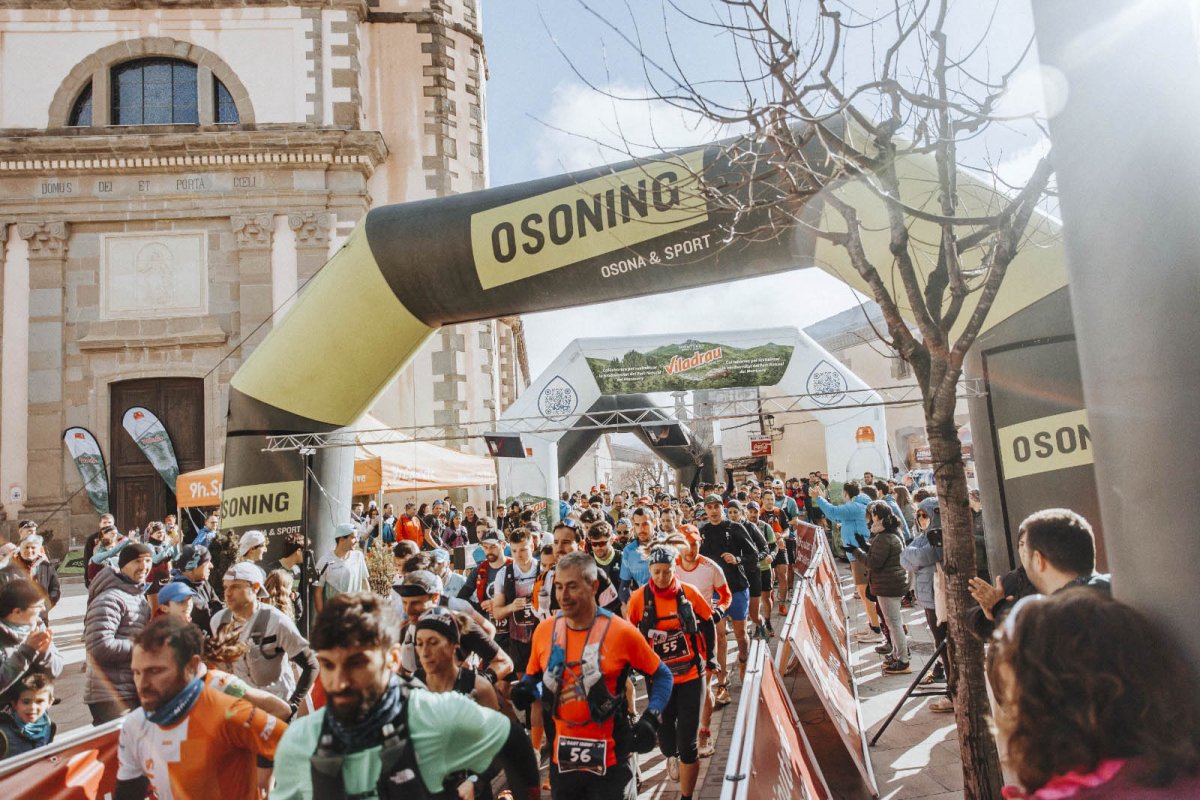 La sortida des de la plaça Major d’Olost de la cursa de Sant Isidret, el 10 de març passat, la tercera del calendari de la Copa Osoning