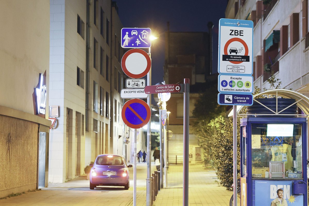 L’accés de la zona de baixes emissions de Granollers a la cruïlla del carrer Girona amb el carrer Enginyer