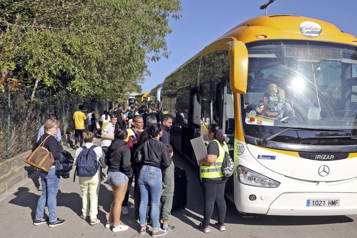 Un autobús a Centelles l’octubre del 2023, en el marc del primer tall de l’R3