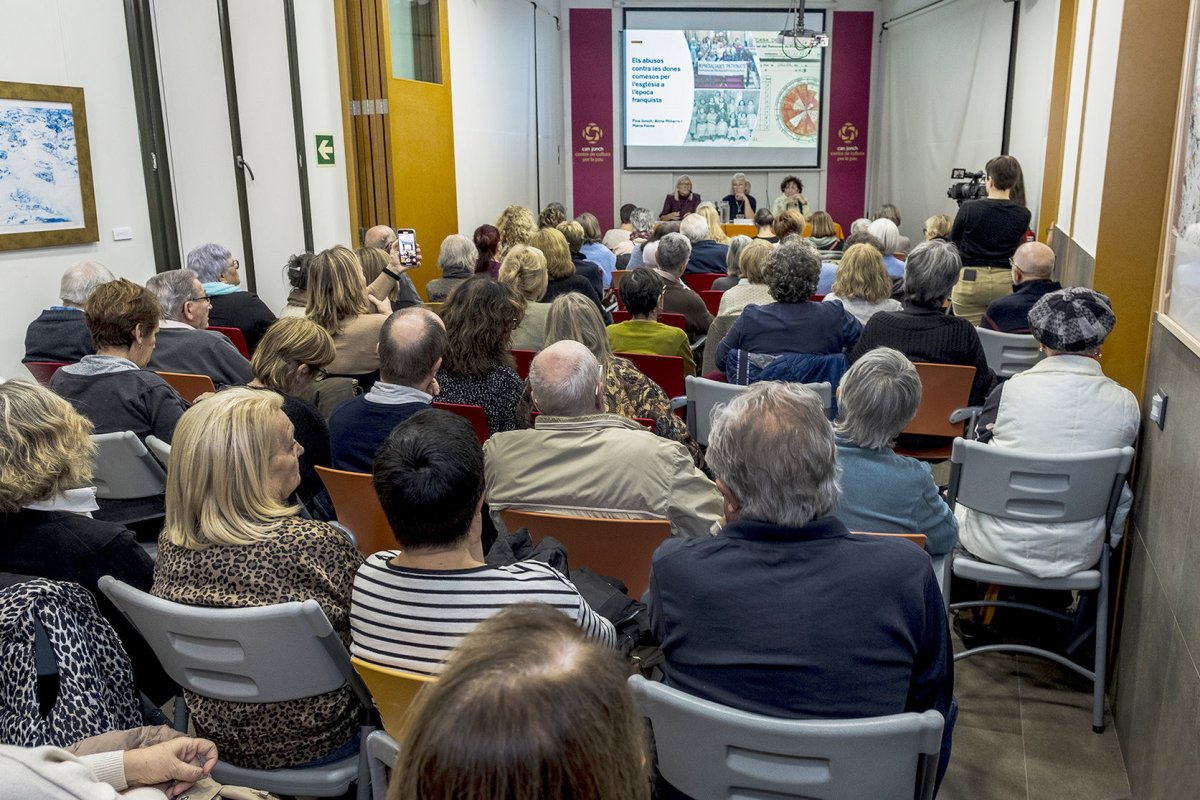 Conferència "Els abusos contra les dones comesos per l'església a l'època franquista" celebrada a Can Jonch el novembre passat