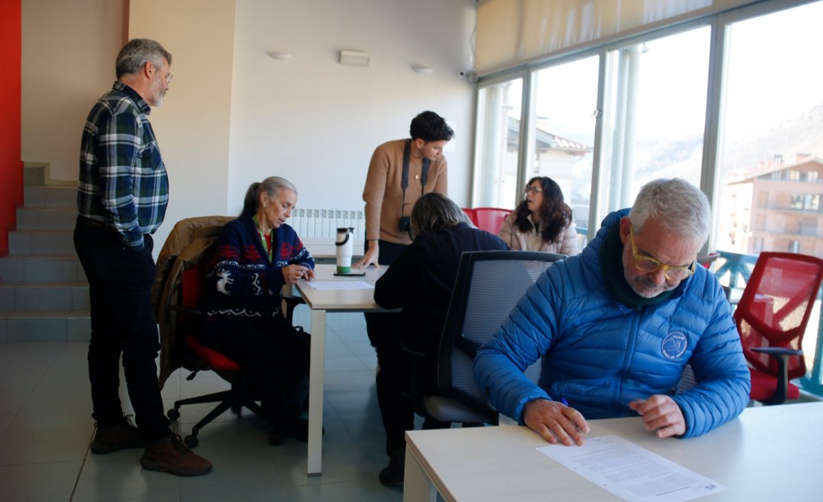 Un moment dels càstings amb la signatura de les autoritzacions