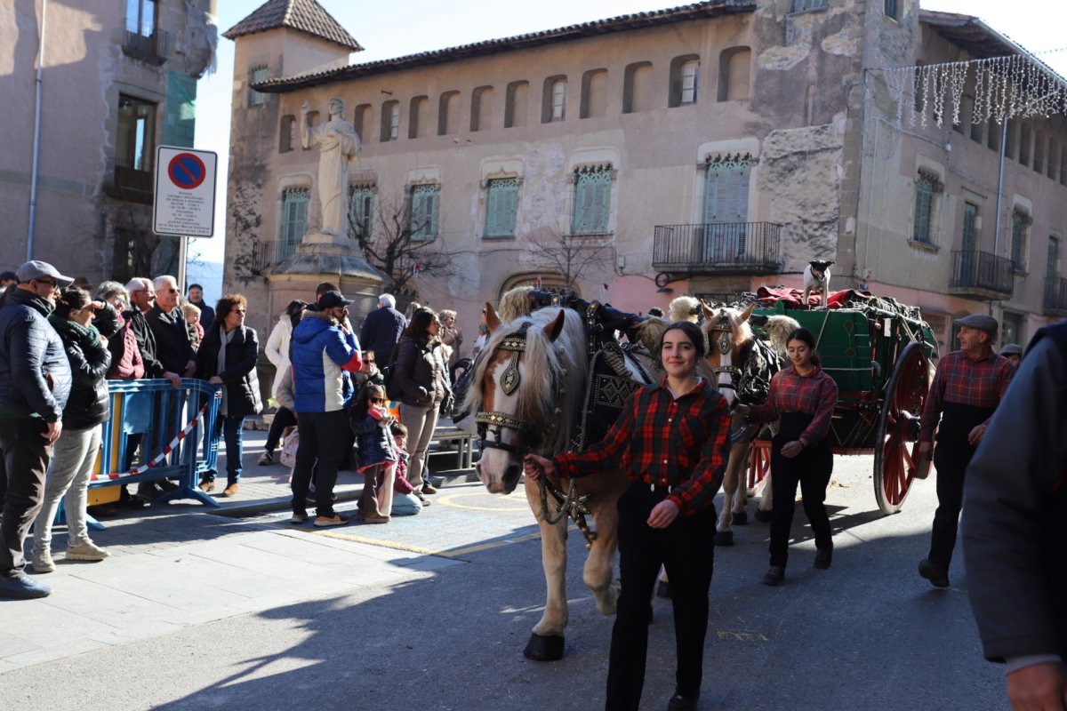 Uns 40 carruatges van participar dissabte en la rua, que va tenir el punt neuràlgic a la plaça Major