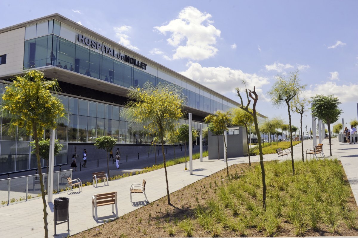 Una vista de l'exterior de l'Hospital de Mollet