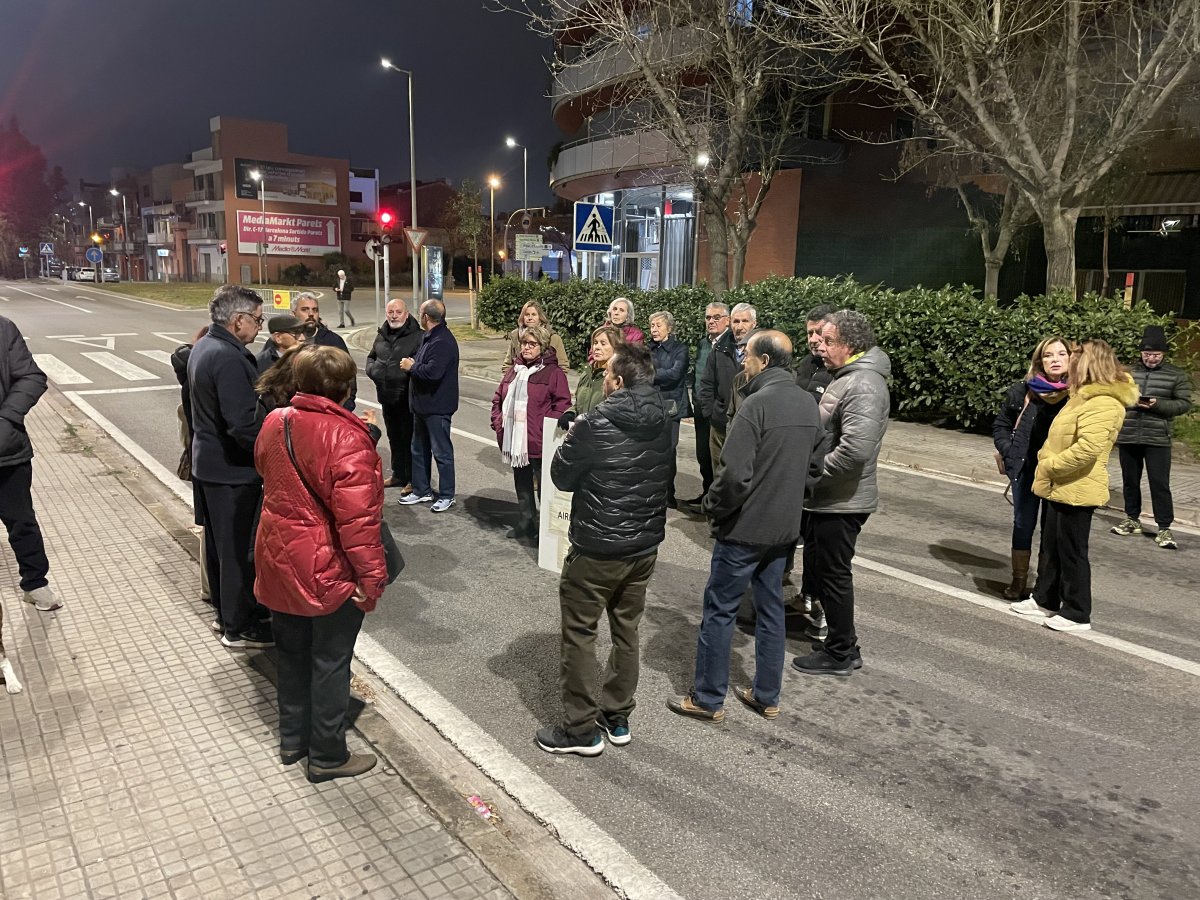 Veïns durant el tall d’aquest dimarts al vespre