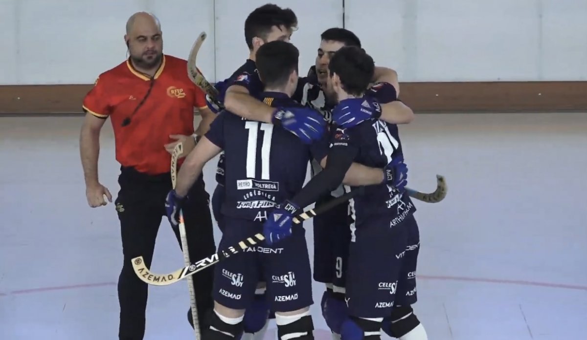 L'equip, celebrant el gol de Molas