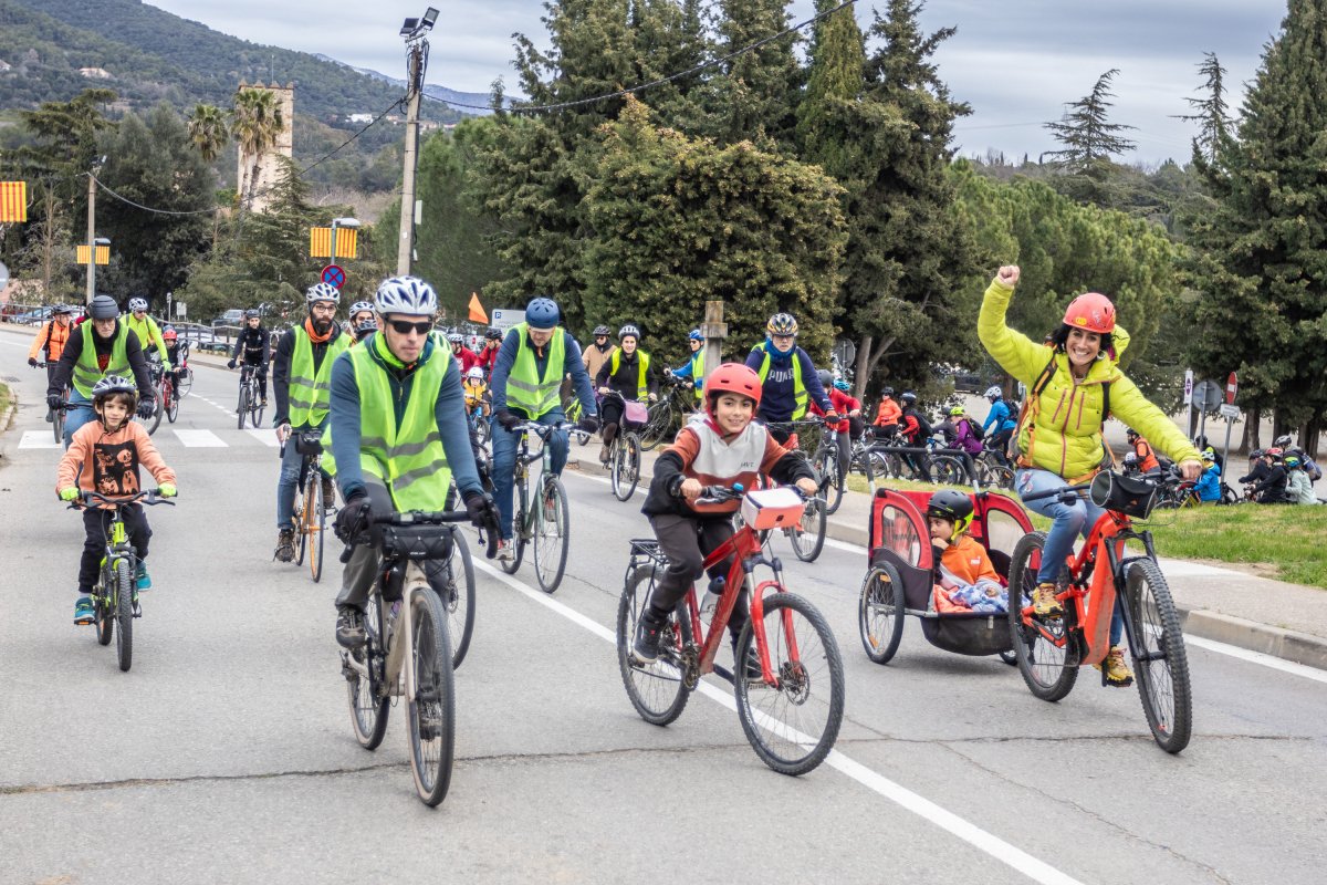 La bicicletada fins a Cardedeu va arrencar amb prop de 200 persones sortint de l’apartament de sorra de Cànoves