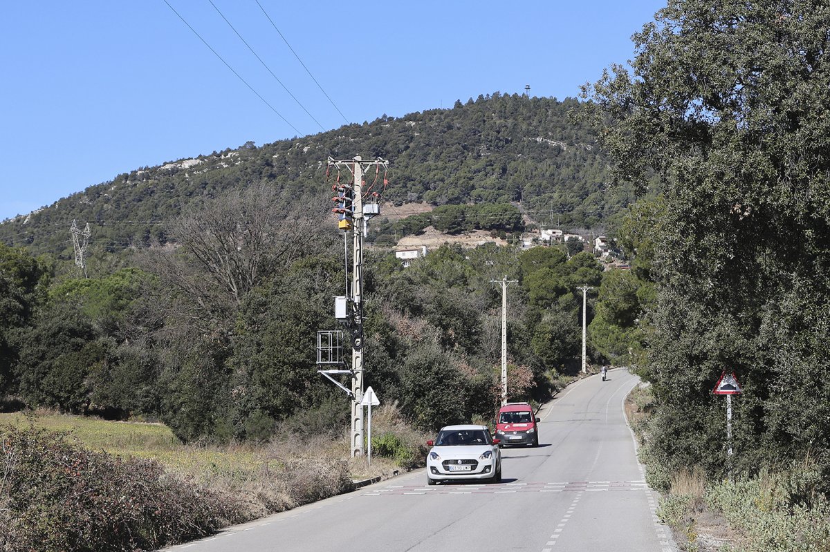 El terme de Figaró salta ara al costat oest de la carretera i es proposa que vagi pel límit del vial