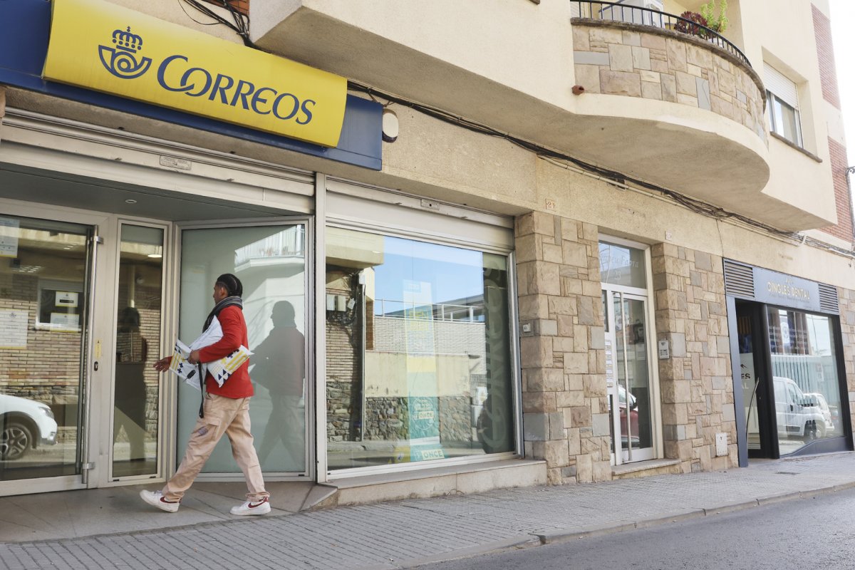 L’oficina de Correus de l’Ametlla situada al Carrer Pompeu Fabra