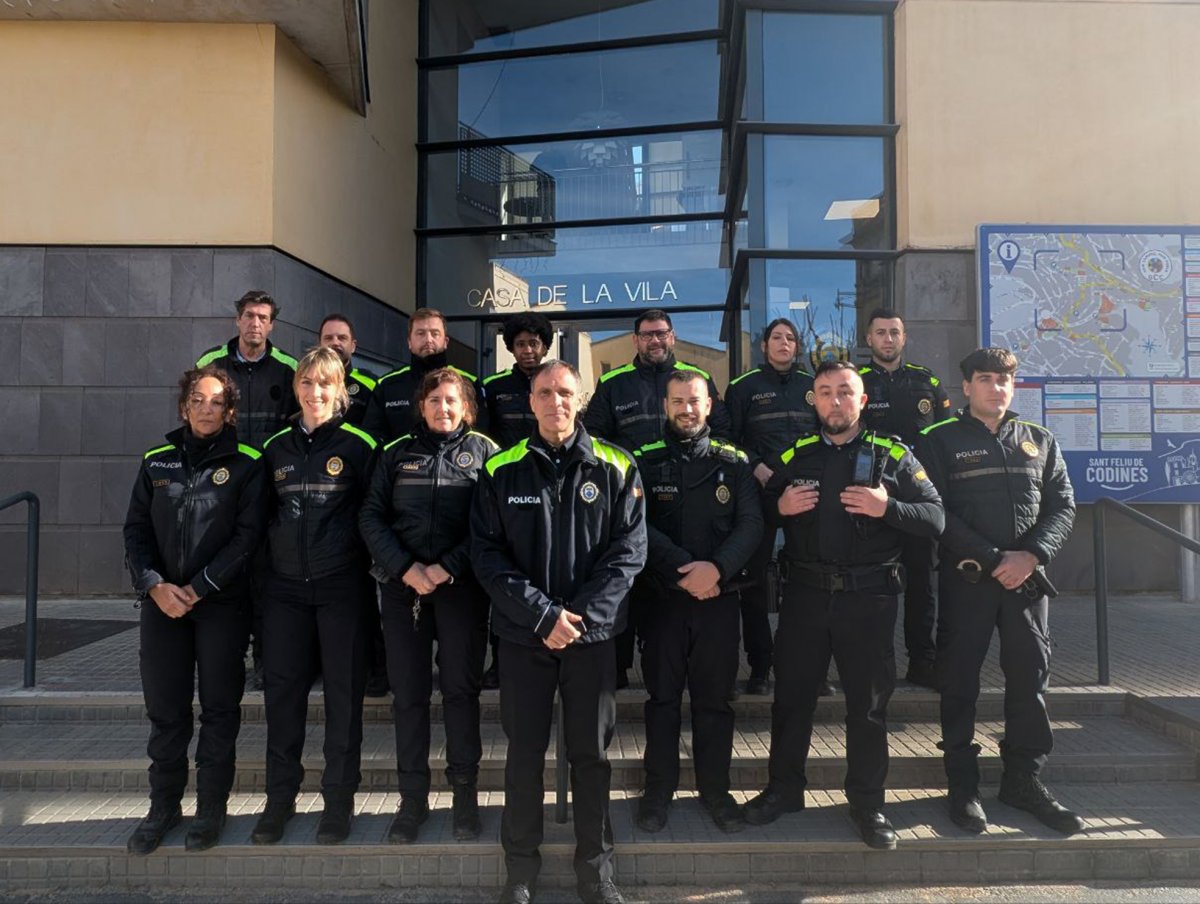 Llorenç Baqués, al centre, amb la resta del cos de Policia Local dijous durant la seva presentació en societat