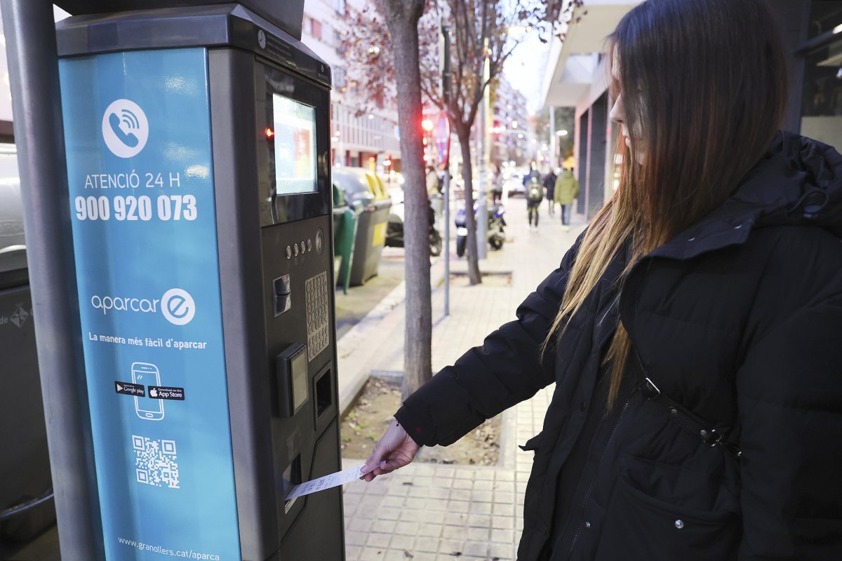 Una usuària de la zona blava de Granollers