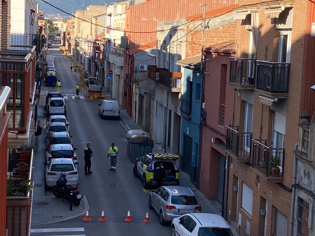 Vehicles d'emergències al carrer Corró aquesst dimarts