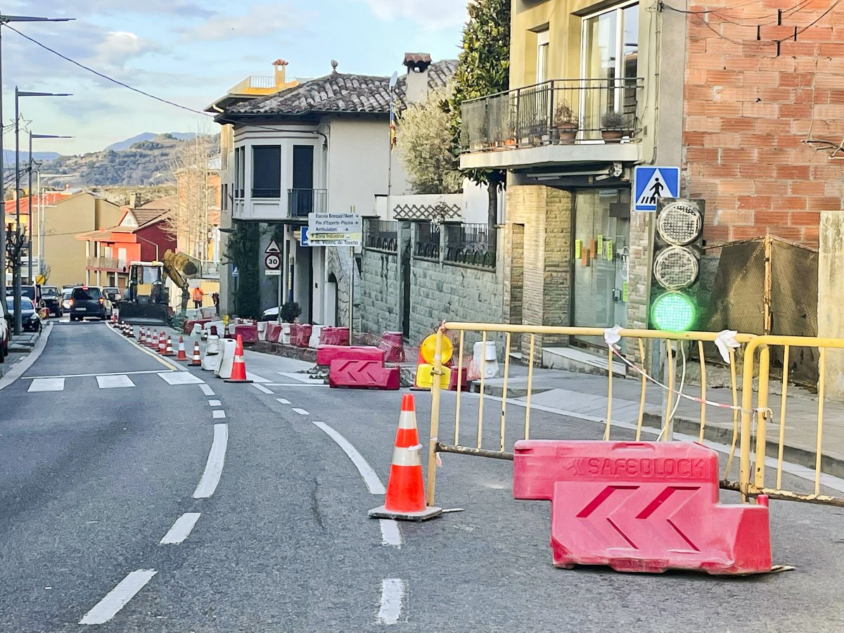 Mentre es treballa es dona pas alternatiu a la carretera