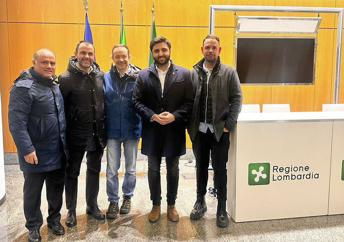 Arnau Rovira i Andreu Garcia, a la dreta de la foto, amb representants de la Llombardia