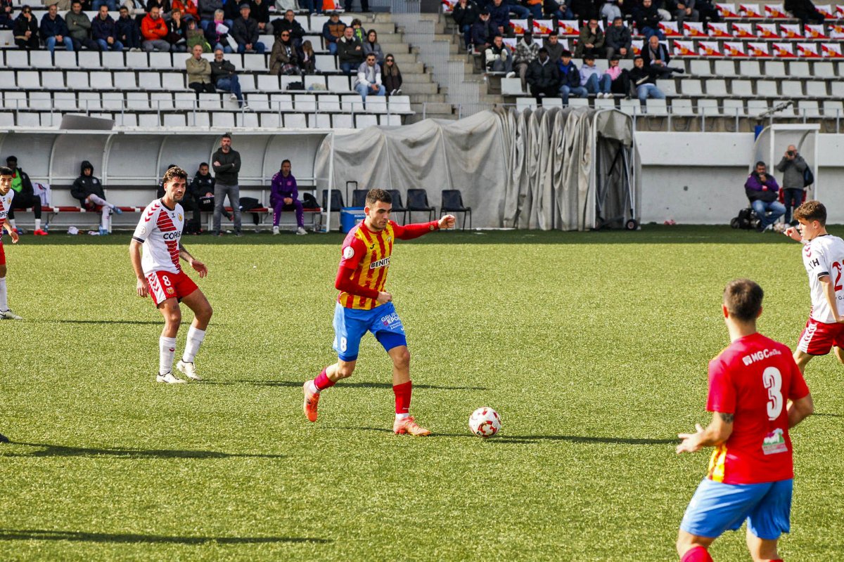 Marc Roquet, en una acció al mig del camp
