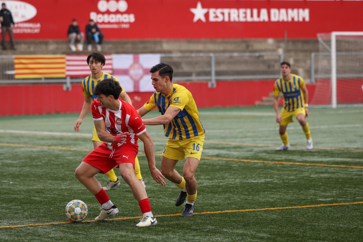 El local Pius Quer lluita amb el visitant Unai Melero