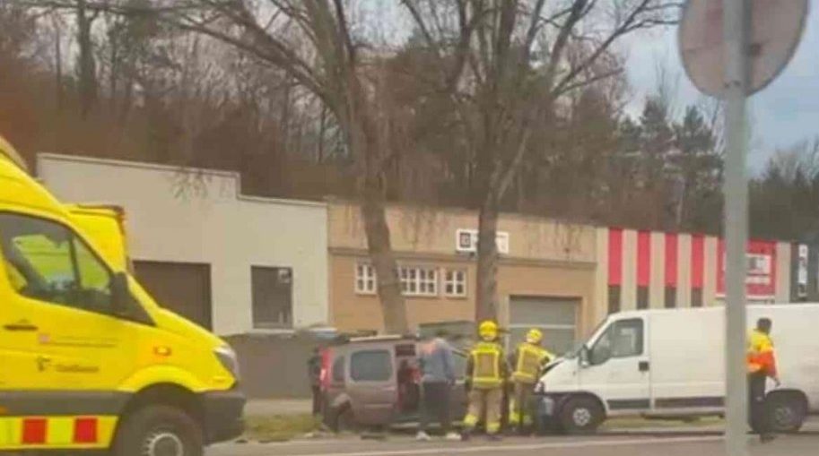 Els cossos de seguretat i emergències actuant al lloc de l'accident