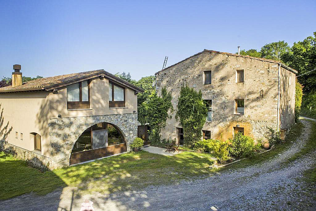 El complex Els Arenys, a l'entrada sud de Sant Joan