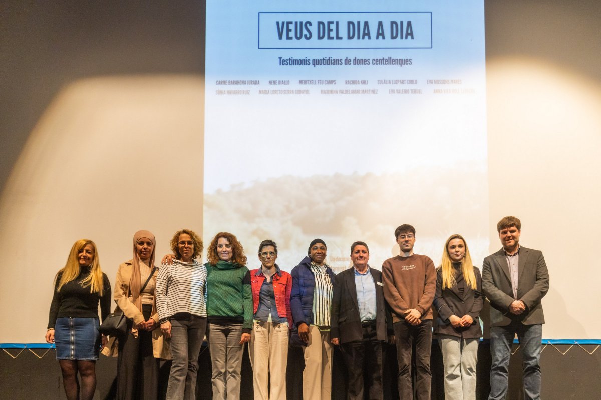 Set de les protagonistes a l’acte de presentació, amb el director, la regidora d’Igualtat i l’alcalde de Centelles