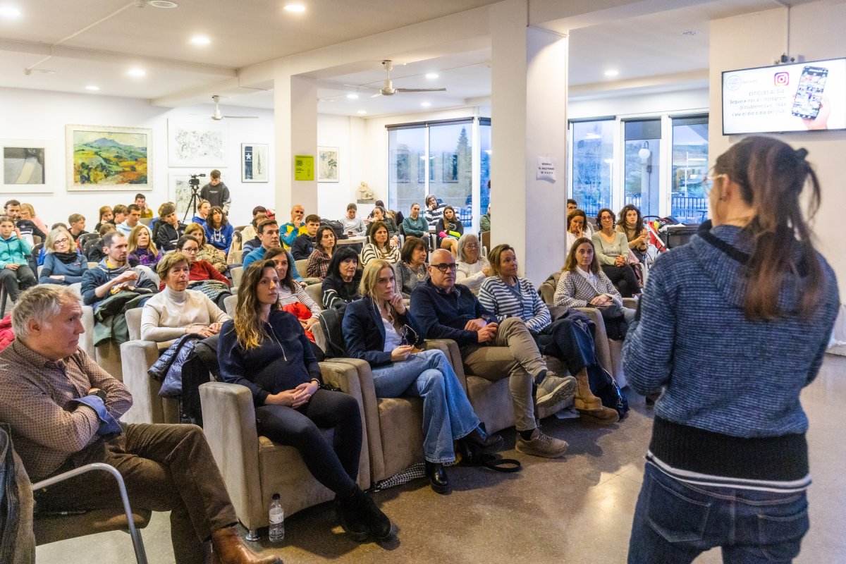 L'esportista d'elit i periodista Anna Comet protagonitzant l'esdeveniment