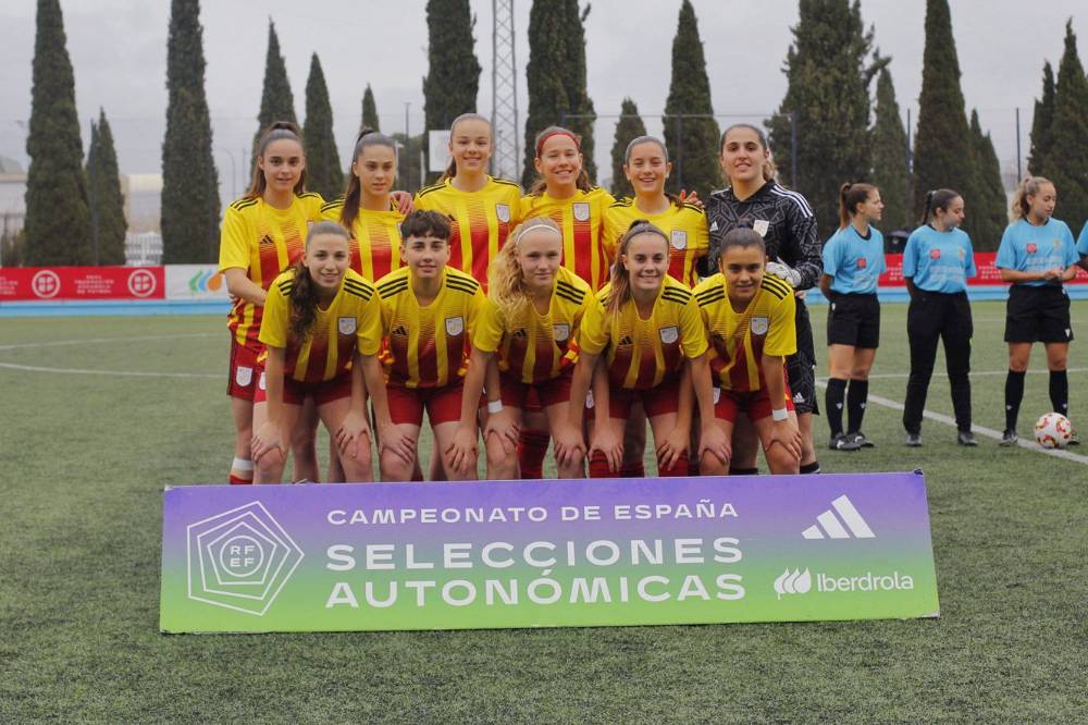 Ayats, primera a l'esquerra a la fila de dalt i Aguayo, segona per la dreta a la fila de baix