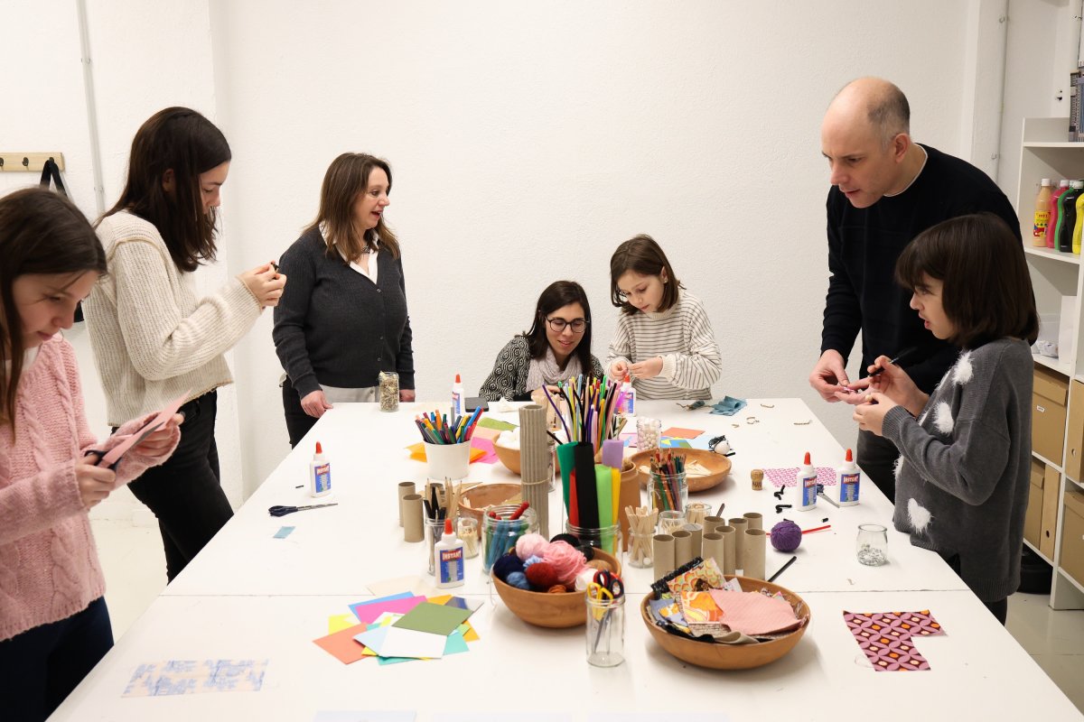 La jornada de portes obertes d’Estudi KRAFT pels seus 10 anys. A l’esquerra, al fons, Elisenda Planas