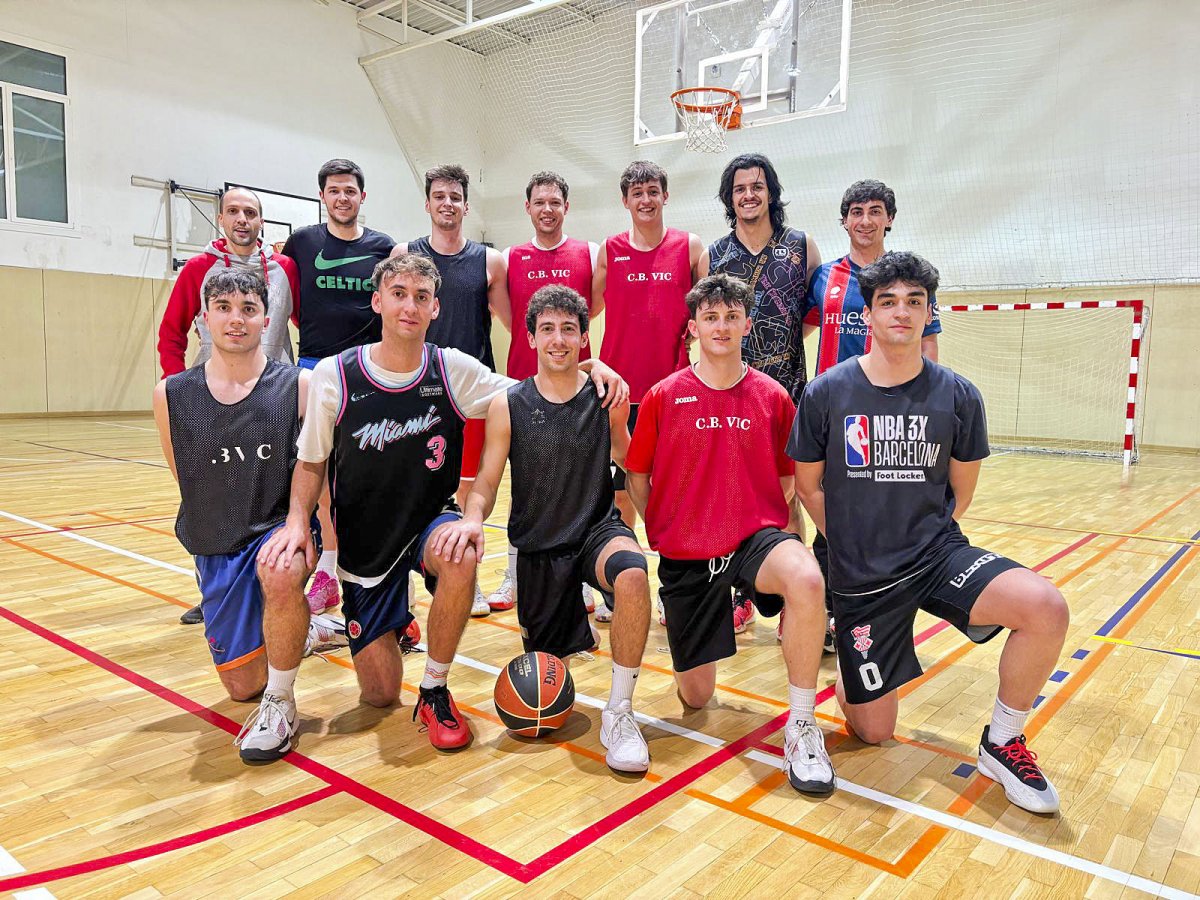 L’equip del CB Vic-UVic 2, preparat per afrontar aquest dissabte al vespre un partit que pot ser decisiu