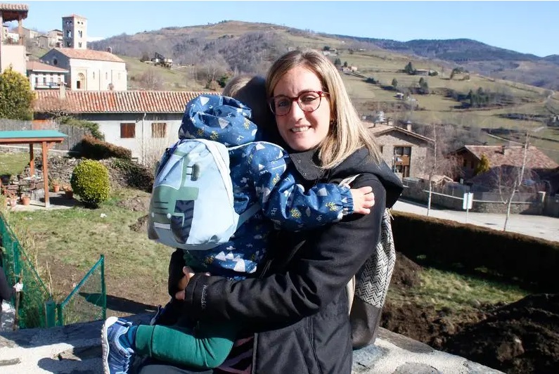 Cèlia Martínez, la mare que voldria matricular el fill a Llanars però ho haurà de fer a Camprodon