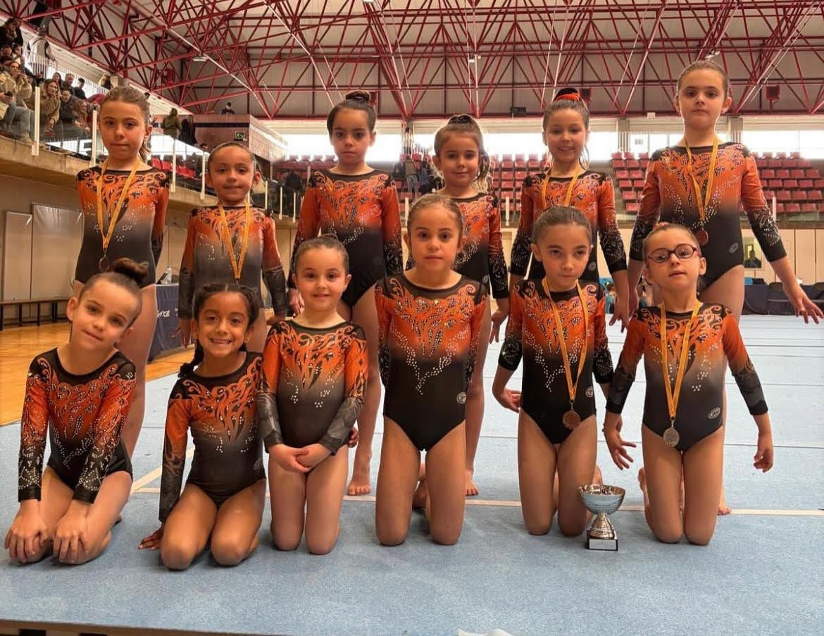 Participants del Gimnàstic Osona-Garrotxa a la competició de Figueres