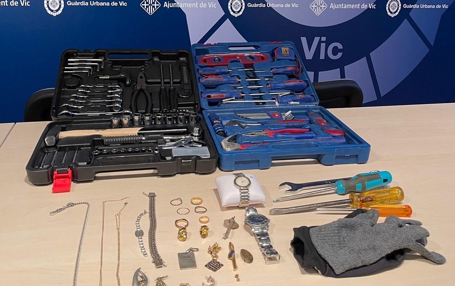 Alguns dels objectes que es van trobar a dins el vehicle