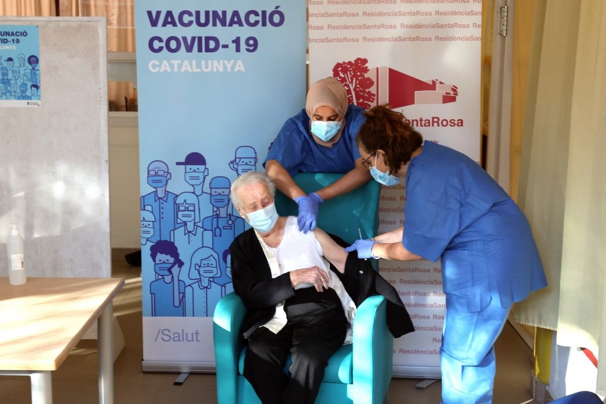 La primera vacuna a la comarca es va fer a la Residència Santa Rosa de Mollet