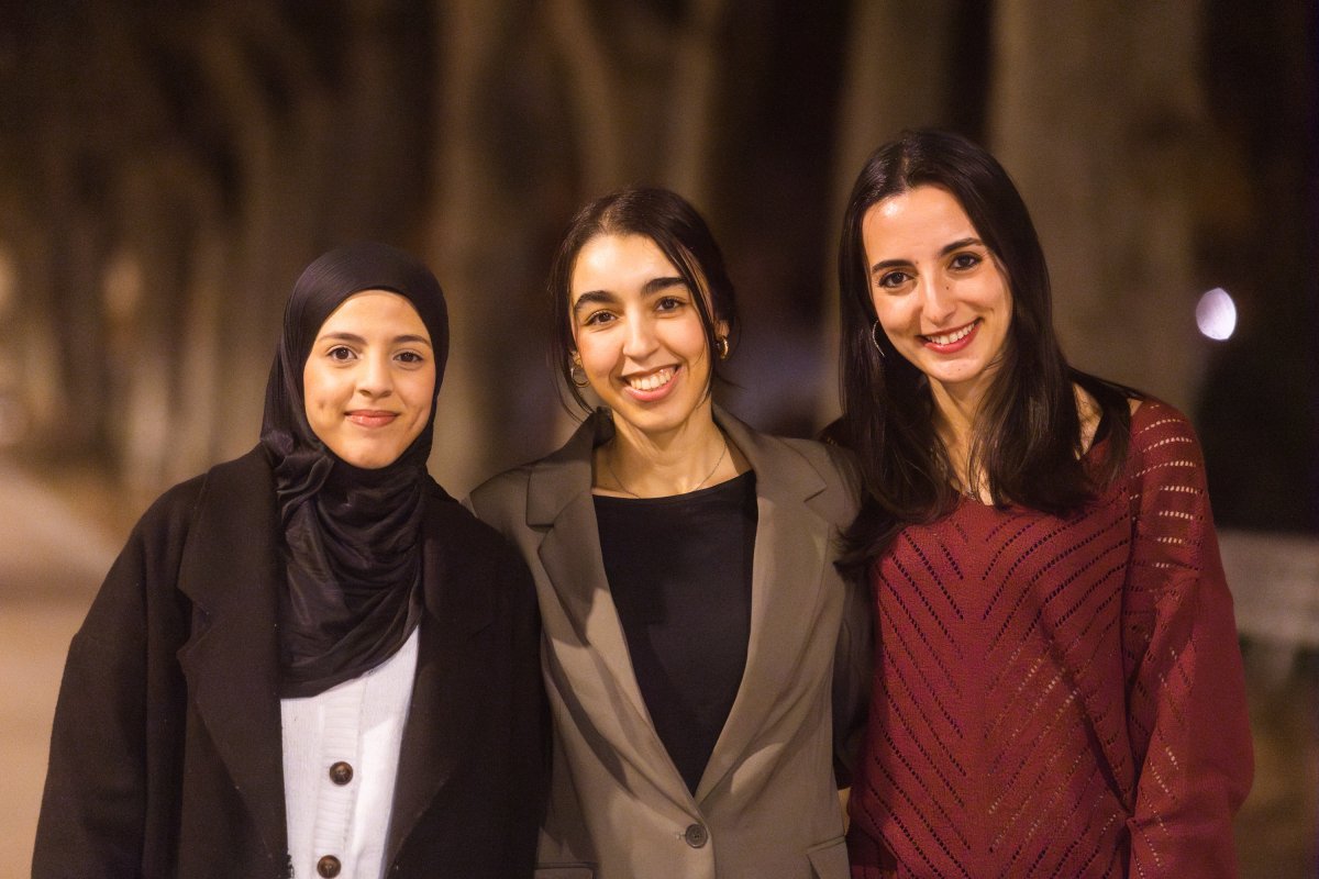 Wassima Naafiq El Mouanid, Hanan El Mamouni Talla i Farida Boudichat Fortas, d'esquerra a dreta