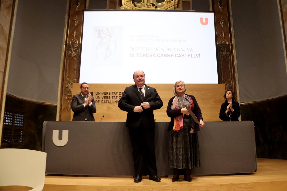 Teresa Cabré amb el rectors de la UVic