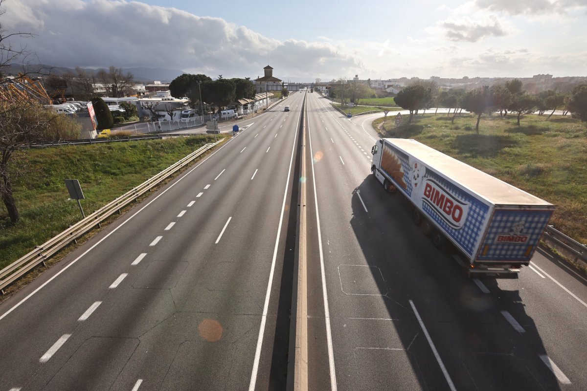 La carretera C-17 buida de trànsit l'endemà del decret d'alarma per contenir el coronavirus al 2020