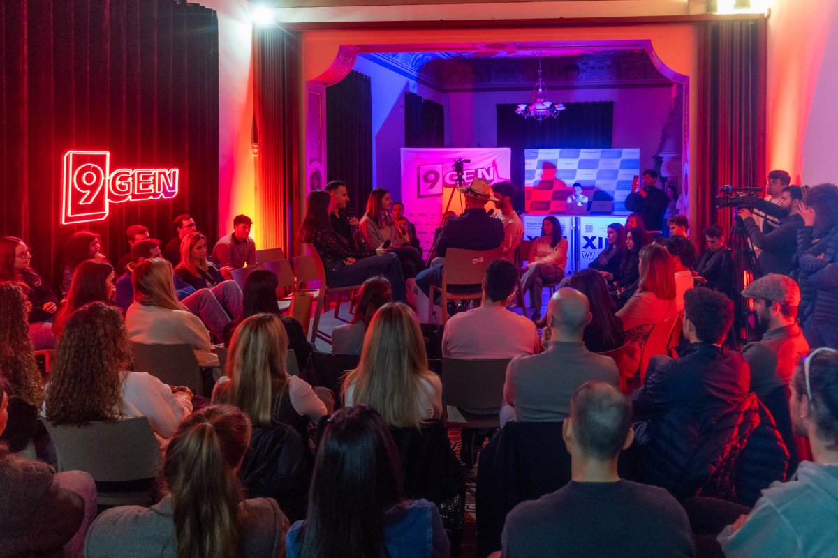 Un moment de l'acte. Humbert Clotet i Enric Rubio conversen amb Carla López, Daniel Tarrés i Lali Vergés