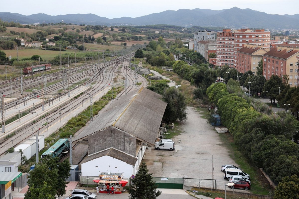 L'espai dels antics magatzems ferroviaris on es desenvoluparà el nou sector urbà