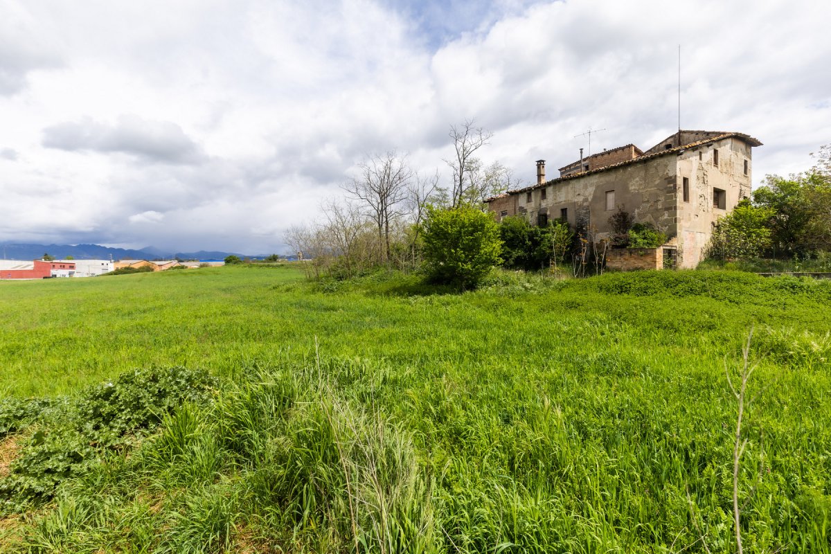 Vista d'El Verdaguer, que es podrà destinar a usos públics, i el seu entorn