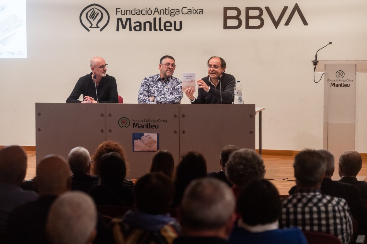 Miquel Erra, Xavier Cervera i Antoni Pladevall, durant la presentació