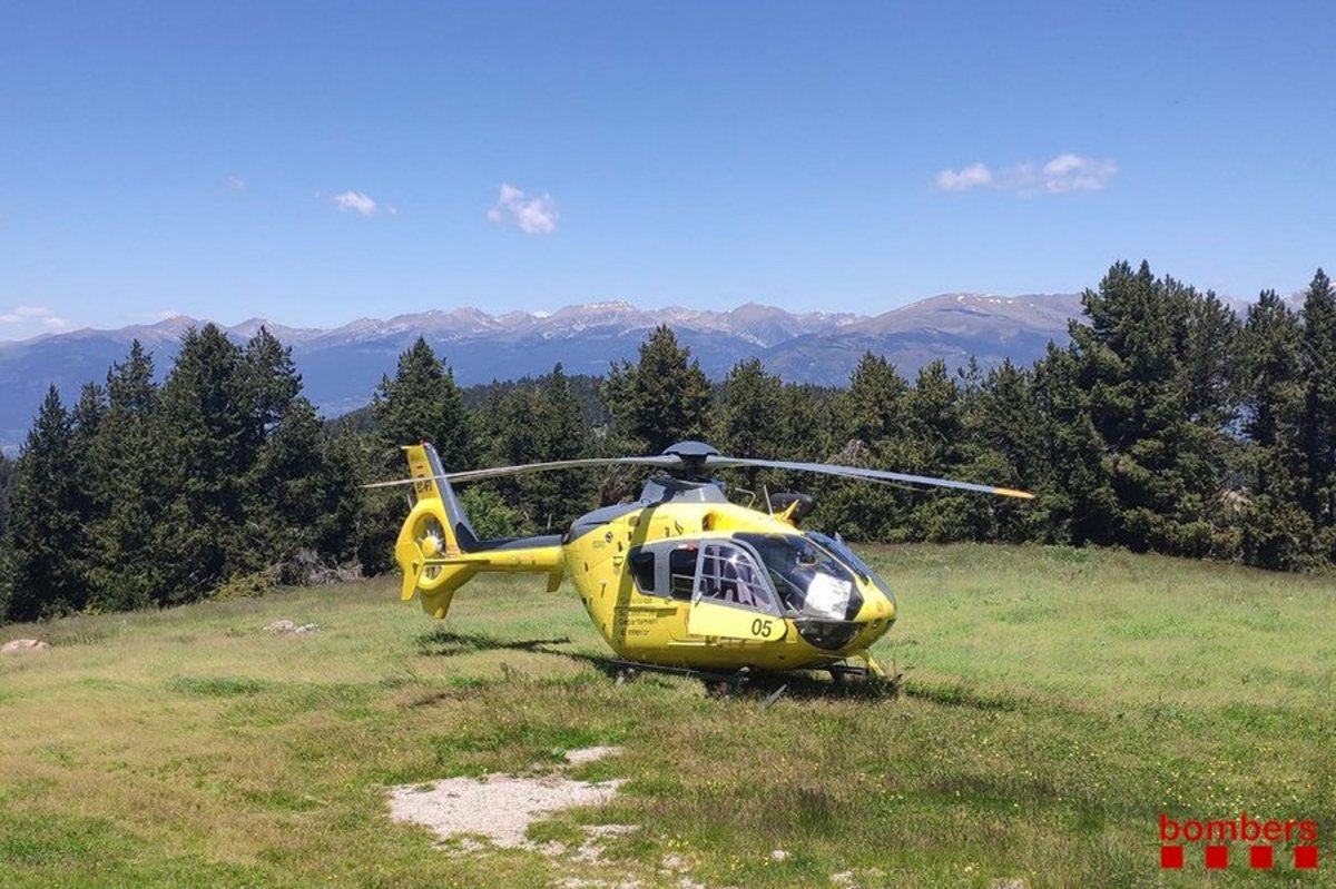 Un helicòpter del GRAE preparat per a un rescat de muntanya