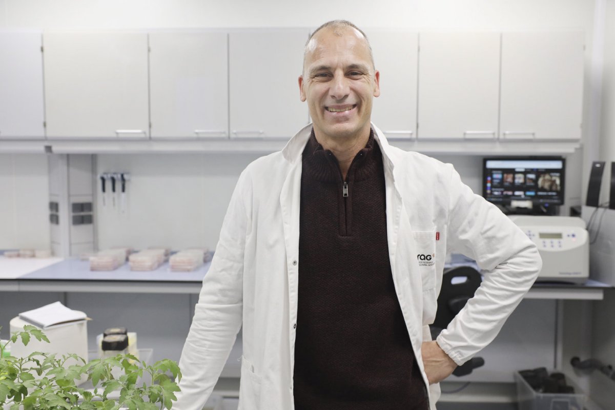 Marc Valls al laboratori del CRAG