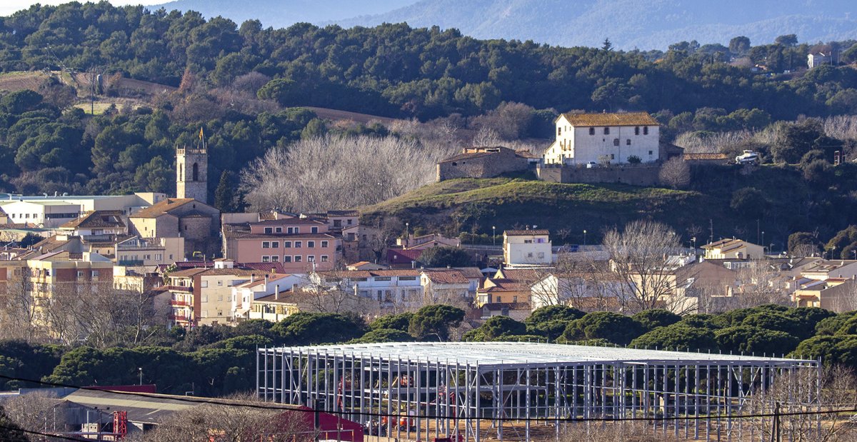 Moment de la construcció cde les naus del Tenes, a Lliçà d'Amunt