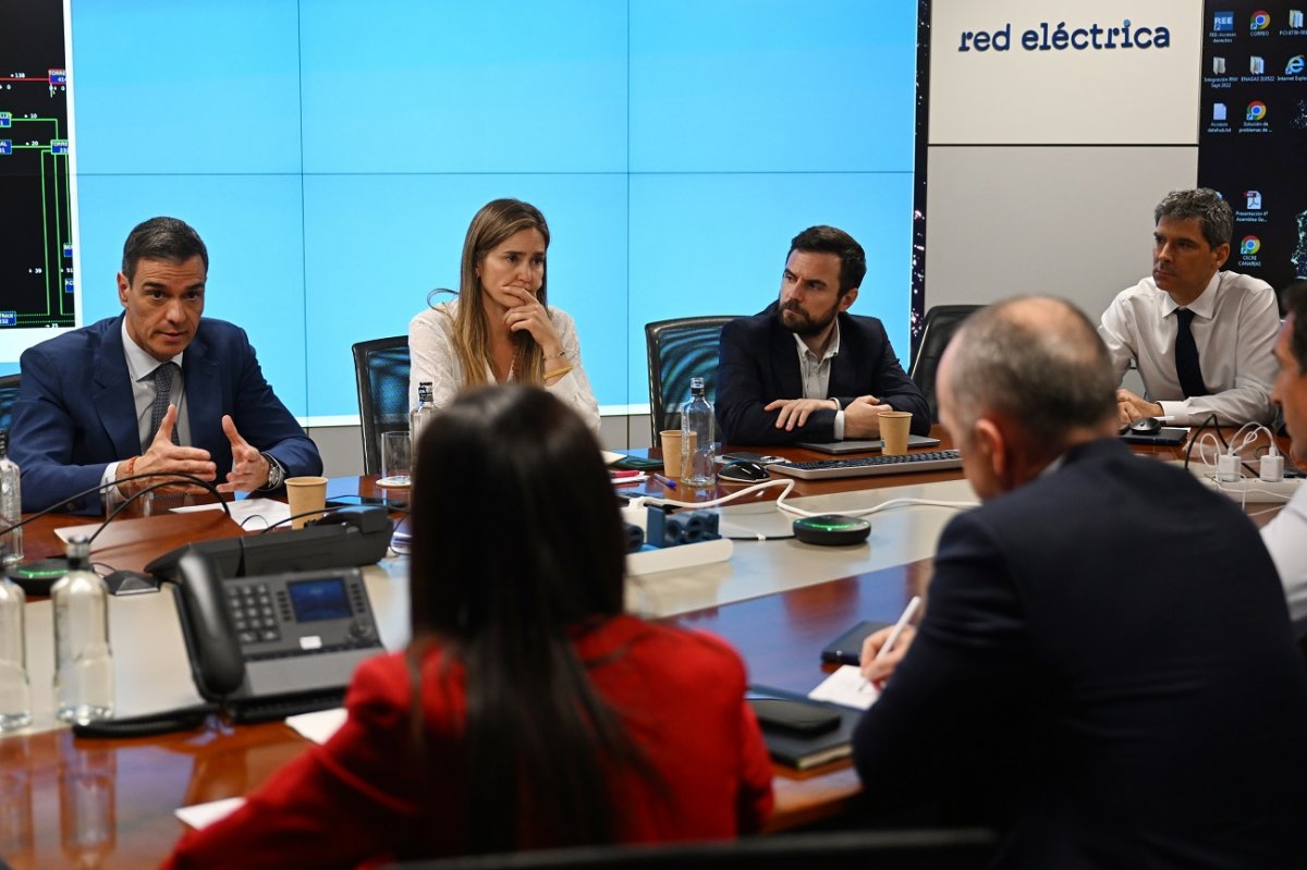 Pedro Sánchez i la vicepresidenta Sara Aagesen, responsabler d'Energia, reunits amb Red Eléctrica Española