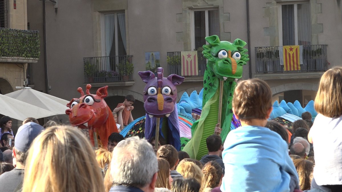 El drac de la representació de la llegenda a la Plaça de Vic