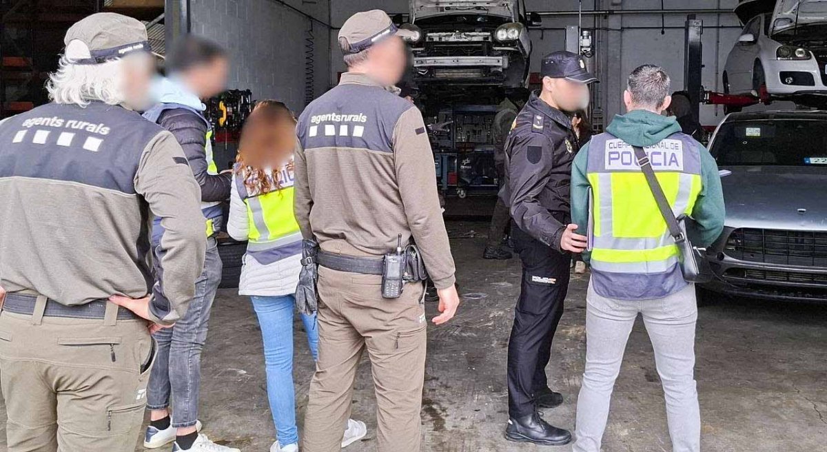 Un moment de l’entrada a l’empresa dels agents de l’operatiu