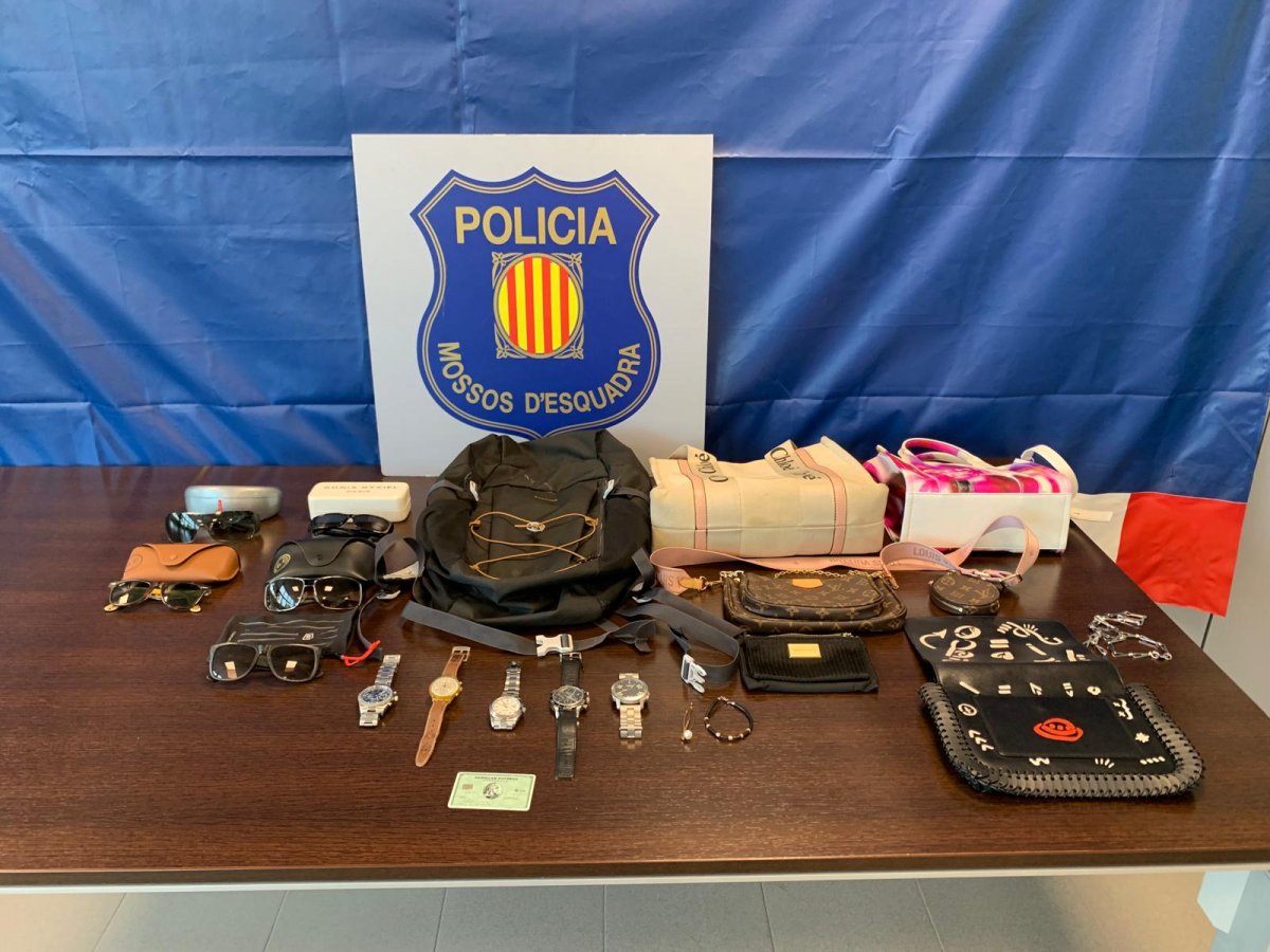 El material que els lladres portaven a sobre quan se'ls va detenir