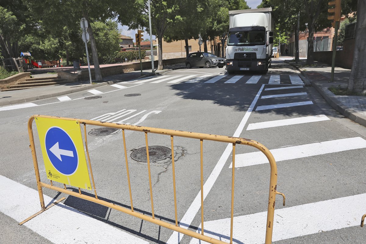 El carrer de la Ferreria ara és d'un únic sentit de circulació