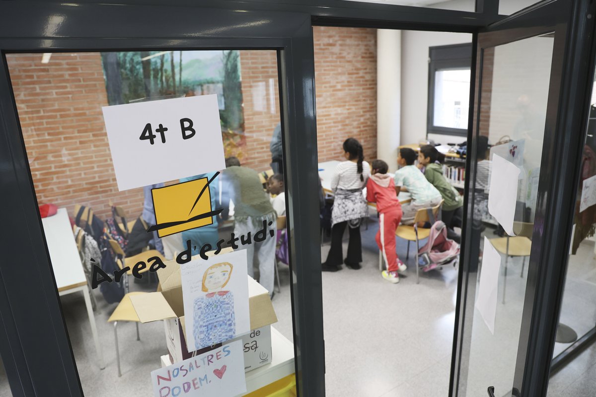 Alumnes de quant a la biblioteca